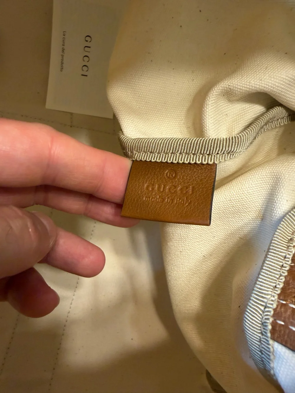 New Authentic Gucci Crest Logo Ivory Canvas Duffle Bag Large